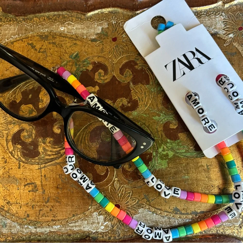 Love/Amor💝/Amore eyeglasses chain holder NWT C3